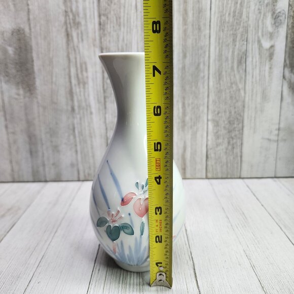 Vintage Japanese Hand Painted Porcelain Vase Floral Design White 7.25'' Tall - Picture 7 of 8